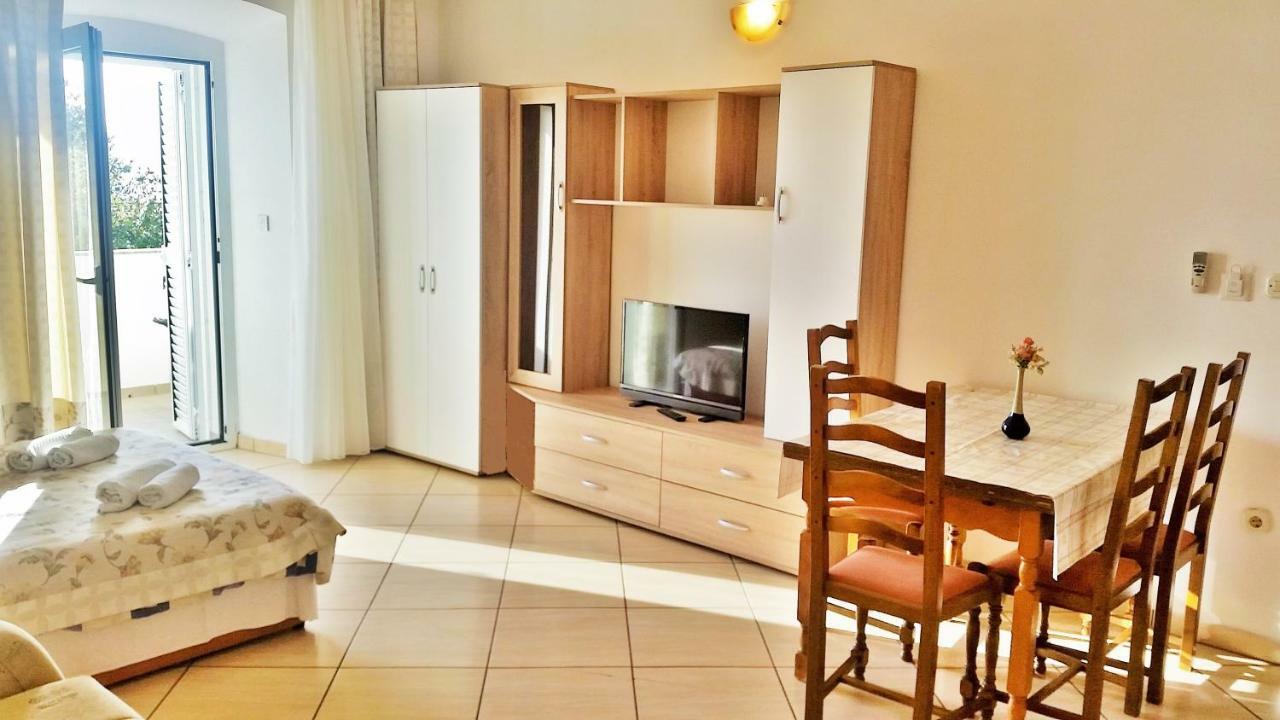 Obala Apartment & Studios Malinska Dış mekan fotoğraf